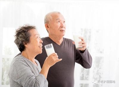 老年人什么时间喝奶粉好