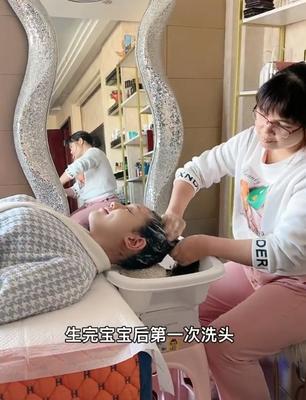 生完宝宝多久可以洗头