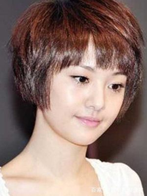 齐刘海短发发型女