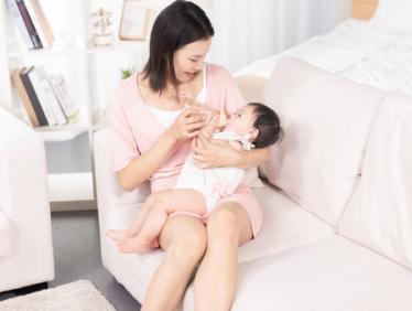 新生儿奶粉喂养量