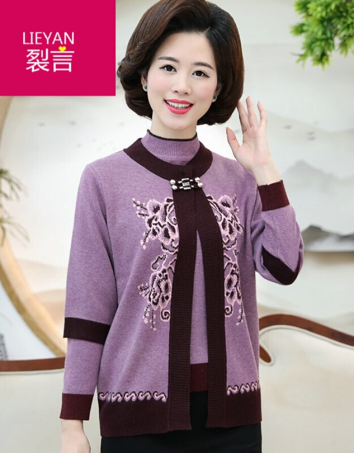 毛衣、牛仔裤和运动服的搭配