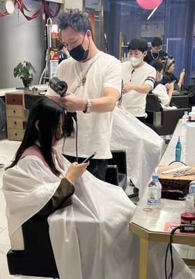 日本理发店漂头发多少钱