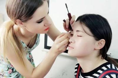 去学校学化妆多少钱