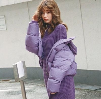 紫色羽绒服搭配