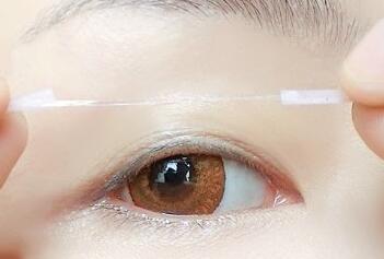 双眼皮什么时候贴