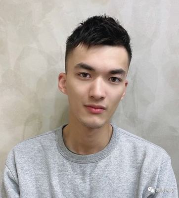 长脸短发男生帅气发型