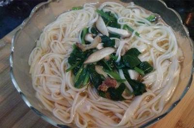 香菇青菜煮面条儿童辅食