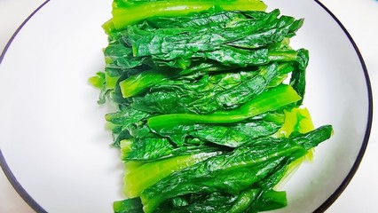 凉拌油麦菜用焯水吗