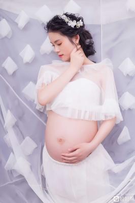 双胞胎孕妇肚子