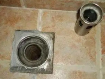 厨房下水道异常排水