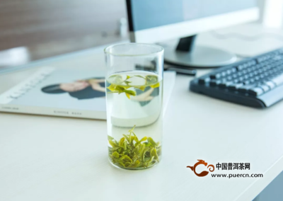 玻璃杯发黄