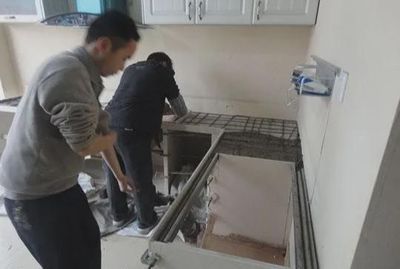 橱柜底部铺沙麽