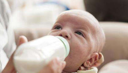 20多天的宝宝吃多少奶