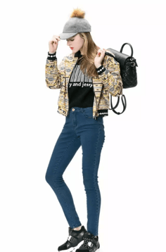 棒球服女搭配