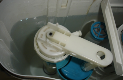 马桶里面漏水
