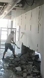砸地板砖
