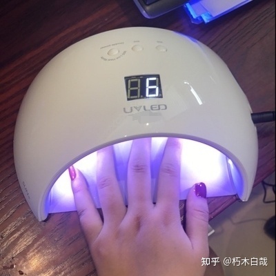 美甲灯手变黑怎么恢复
