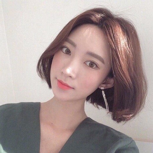 黑色短发发型女