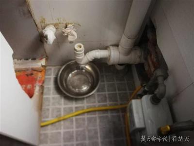 修换厨房下水道管