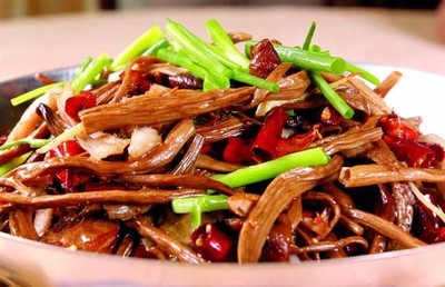 孕妇可以吃牛肉炒芹菜吗
