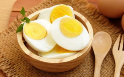一个人一天吃多少鸡蛋合适,一个人一天最多吃多少鸡蛋?