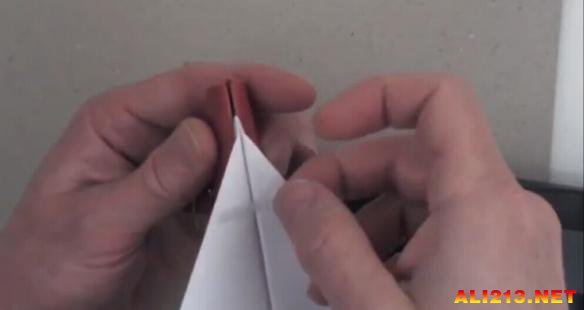 如何使用纸飞机看视频