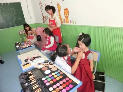 温州学化妆的学校