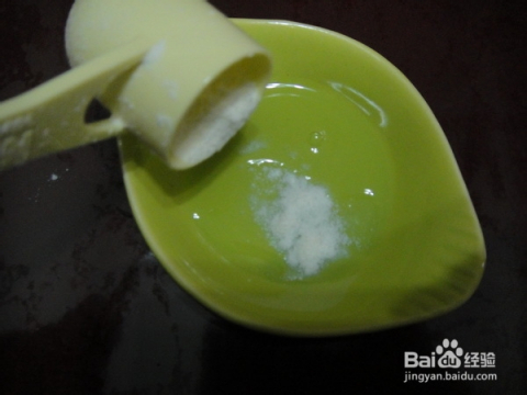 自制鸡蛋清蜂蜜面膜