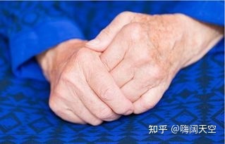 手一直发抖