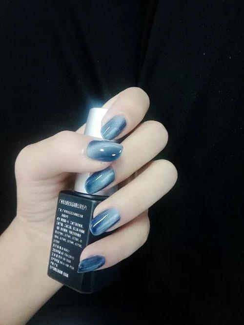 蓝色搭配什么颜色美甲