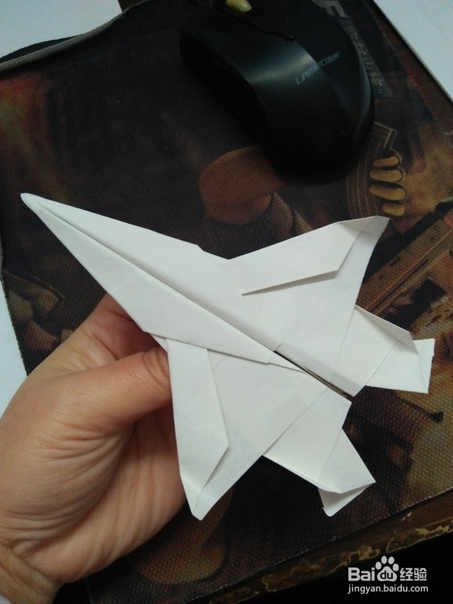 折一个帅气的纸飞机