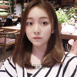 中分长刘海女