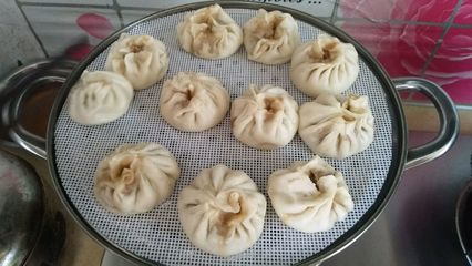 黄豆芽香菇包子