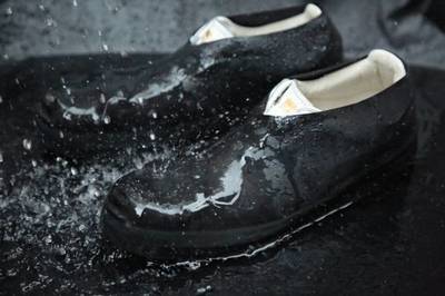 冬天穿鞋子老是袜子湿怎么解决