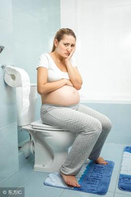 孕妇蹲厕所