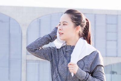 背上出汗后长痘痘