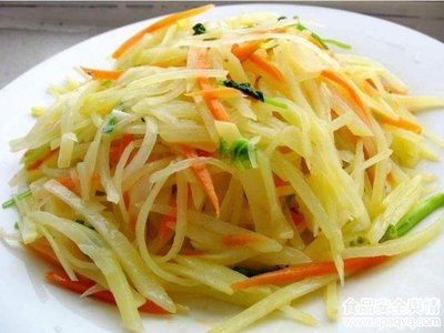 炒土豆丝要过水吗