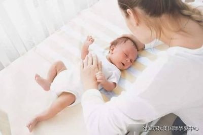 新生儿出生多久可以枕枕头
