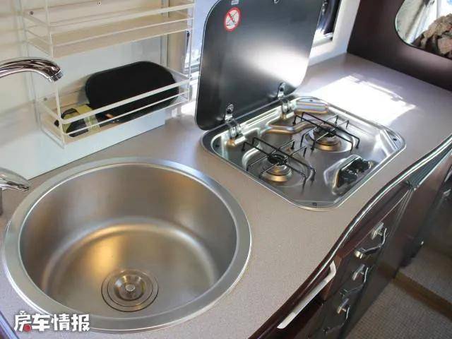 厨房水槽和燃气灶规范位置