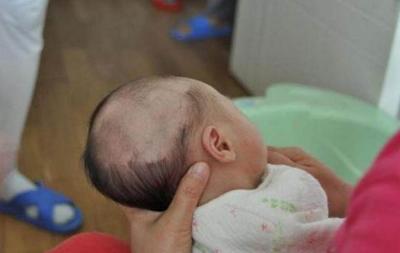 新生儿多大可以剃头发