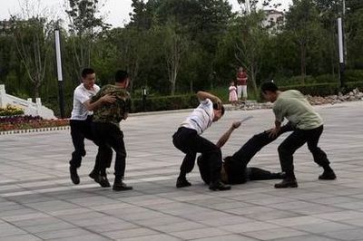 做梦看别人打架