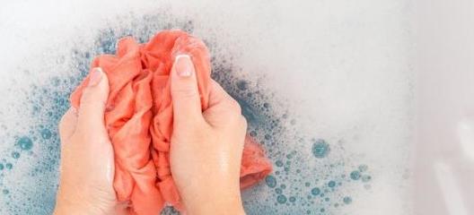 衣服染色怎么洗掉