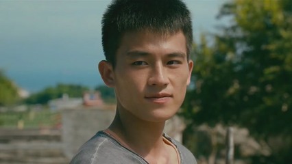 欧豪左耳发型