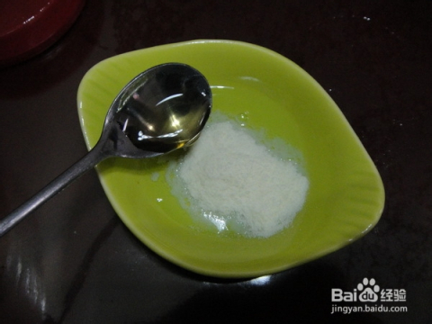 自制鸡蛋清蜂蜜面膜