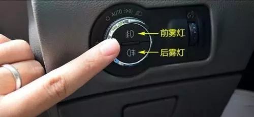空调出雾气是怎么回事