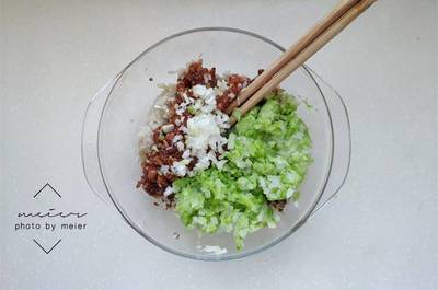 葱花猪肉饺子馅怎么调