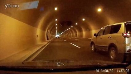 高速隧道里可以变道吗