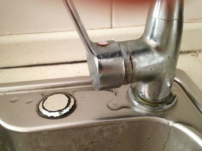厨房位置在漏水漏水