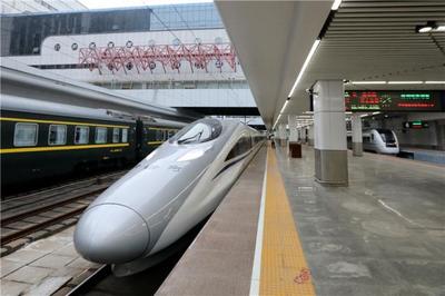 百年老站加入高铁“朋友圈” 深圳站开出首趟高铁列车