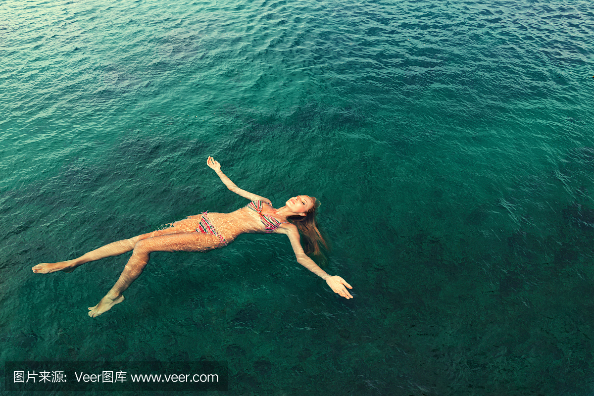 做梦在大海里游泳